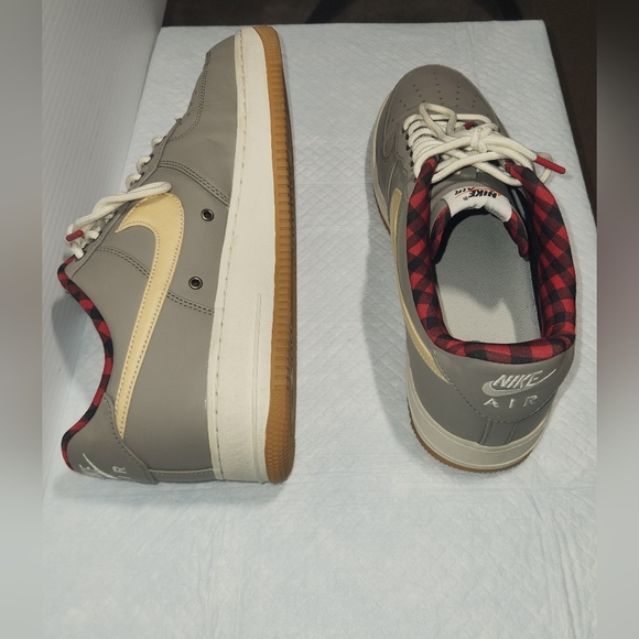 Nike Air Force 1 - Picture 2 of 5